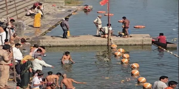 मप्र: तीन दुर्लभ संयोग में सर्वपितृ अमावस्या आज, शिप्रा-नर्मदा घाटों पर उमड़े श्रद्धालु