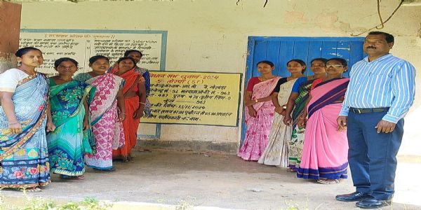 मतदान केंद्रों पर एसआईआर को लेकर मेगा हेल्पडेस्क का आयाेजन