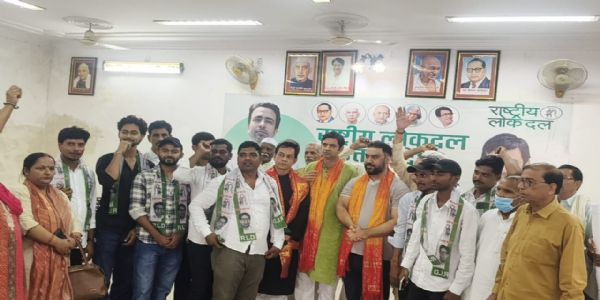 प्रयागराज के युवाओं ने थामा रालोद का दामन, छात्रसभा के विस्तार को मिली नई मजबूती