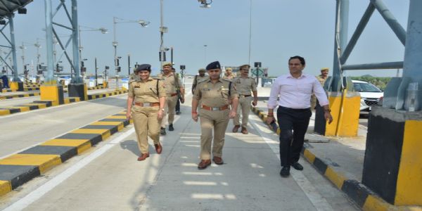 त्योहारों को लेकर बागपत पुलिस अलर्ट, मवीकलां टोल प्लाजा पर सुरक्षा व्यवस्था परखी