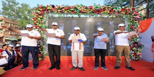 संबलपुर में मेगा स्वच्छता अभियान में शामिल हुए धर्मेंद्र प्रधान, एक लाख से अधिक स्वयंसेवकों ने लिया भाग