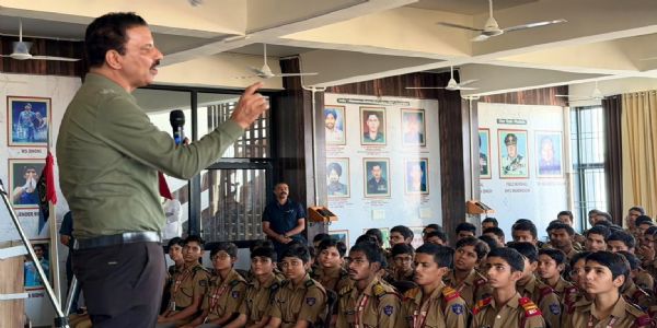 मेघालय के पूर्व डीजीपी ने किया सैनिक स्कूल कैडेट्स को एनडीए में सफलता के लिए किया प्रेरित