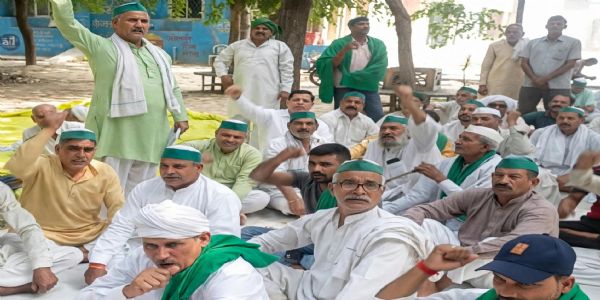 बागपत में किसान यूनियन ने कलेक्ट्रेट में दिया धरना, ज्ञानेश कुमार का इस्तीफा मांगा