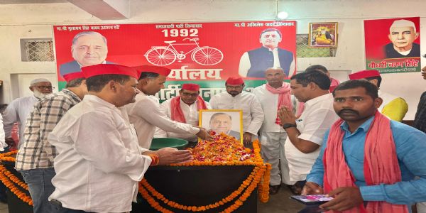 अमेठी में मुलायम सिंह यादव की चौथी पुण्यतिथि पर सपा कार्यकर्ताओं ने दी श्रद्धांजलि