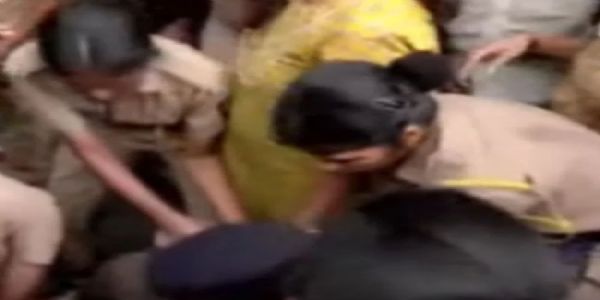 सीईसी के इस्तीफे की मांग पर मुंबई-पुणे में प्रदर्शन, तुषार गांधी 8 घंटे बाद रिहा