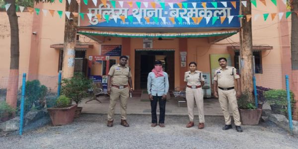 सारंगढ़ : चांटीपाली जंगल में लूटपाट का फरार आरोपित रायगढ़ से गिरफ्तार, नकदी और माेटरसाइकिल जब्त