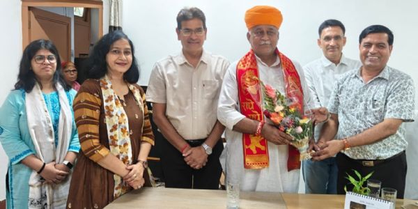 भावी युवा पीढ़ी ही देश के लोकतंत्र का आधार, युवा मतदाताओं का शत-प्रतिशत पंजीकरण होना चाहिए : जेठानंद व्यास