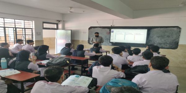 डिजिटल साक्षरता कार्यक्रम चलाया, छात्रों को सिखाए सुरक्षित ऑनलाइन व्यवहार के गुर
