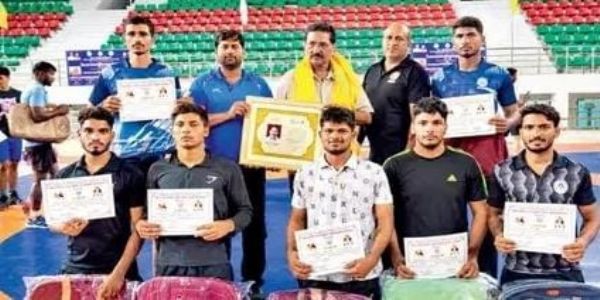कुश्ती प्रतियोगिता में सात पदक जीतने वाले मुरादाबाद के खिलाड़ी सम्मानित