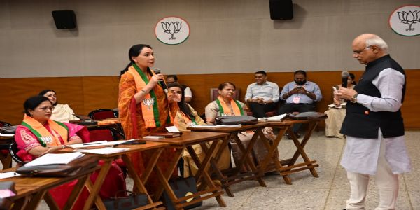 नारी सशक्तीकरण और योजनाओं के प्रभावी क्रियान्वयन पर मंथन
