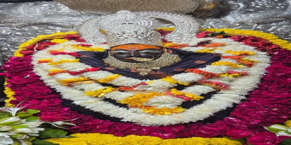 मैहर मां शारदा शक्तिपीठ में आज भी जलता है भक्ति और शक्ति का दीप, आल्हा की पूजा की मान्यता बरकरार