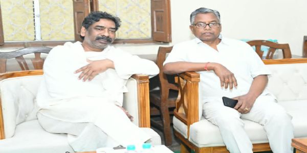 नेमरा जाकर सांसद ने मुख्यमंत्री से मिलकर बंधाया ढाढ़स