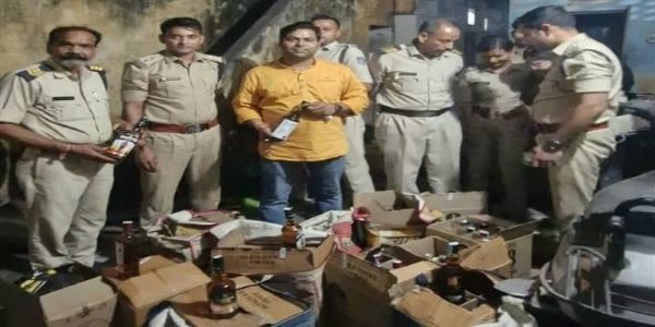 ग्वालियरः आबकारी विभाग की बड़ी कार्रवाई, रिहायशी मकान से 92.07 लीटर शराब जब्त