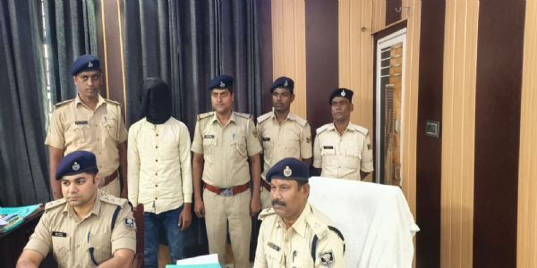 बहादुरगंज में महजबी खातून हत्याकांड का खुलासा, पड़ोसी गिरफ्तार
