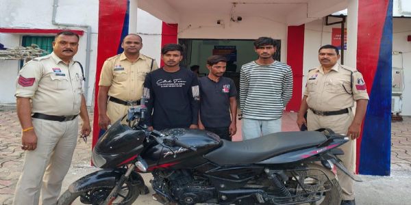 जांजगीर-चांपा में माेटरसाइकिल चोरी के मामले में तीन आरोपित गिरफ्तार, चोरी की पल्सर बरामद