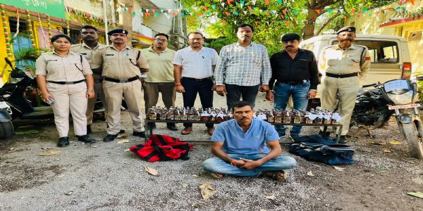 झारखंड की 30.3 बल्क लीटर देशी शराब व मोटरसाइकिल के साथ एक आरोपित गिरफ्तार