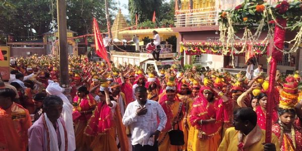 आम्रेश्वर धाम में कलश स्थापना के साथ निकाली गई यात्रा