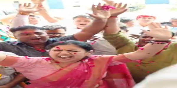 पूर्व आईएएस दिव्या मित्तल के स्वागत में उमड़ा जनसैलाब, लगे जिंदाबाद के नारे
