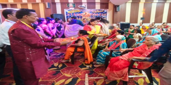 ‘वृद्ध सम्मान, समाज का अभिमान’ विषय पर बच्चों ने प्रस्तुत किया नाटक