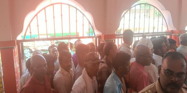 गड़बड़ा धाम में उमड़ा आस्था का सैलाब, पहले दिन 50 हजार से अधिक श्रद्धालुओं ने किए दर्शन