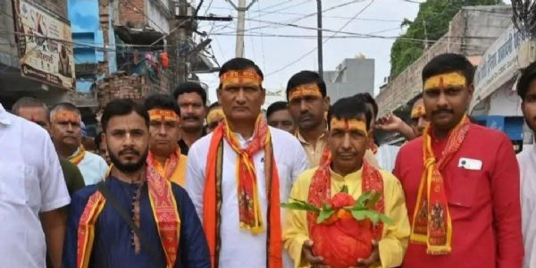 कलश स्थापना के साथ शारदीय नवरात्र शुरू, जयकारों से गूंजे दुर्गा पंडाल