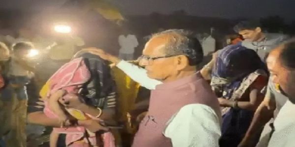 मप्रः आदिवासियों के मकान तोड़ने पर भड़के शिवराज सिंह, बोले- अन्याय की हद हो गई
