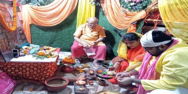 जयकारों से गूंजा वैष्णो देवी मंदिर, कलश स्थापना के साथ नवरात्र शुरू