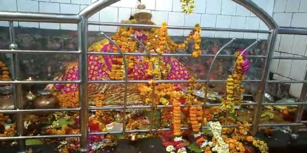 अमेठी : मां कालिका के धाम कालिकन में नौ दिन उमड़ता है आस्था का सैलाब