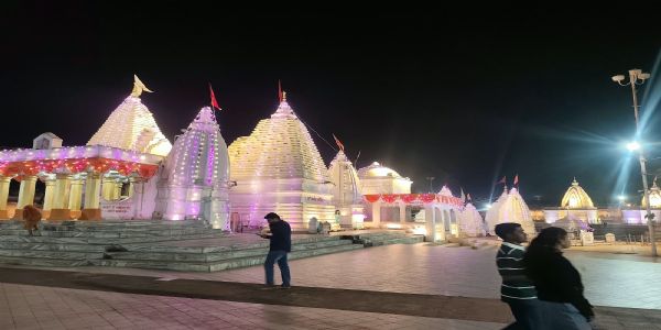 अनूपपुर: नर्मदा उद्गम मंदिर में 301 घृत ज्योतियां प्रज्वलित, 301 कलश स्थापित कर बोए गए जवारे