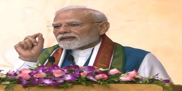 हर युवा को अपने भविष्य को बड़े परिदृश्य में देखना चाहिएः प्रधानमंत्री