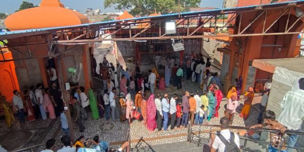 रामनगरी में नवरात्रि की धूम, देवी मंदिरों में उमड़े श्रद्धालु