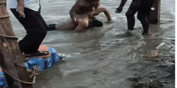 अयोध्या: स्नान कर रहे दो युवक सरयू नदी में डूबे, गोताखोर व पुलिस ने एक युवक को बचाया