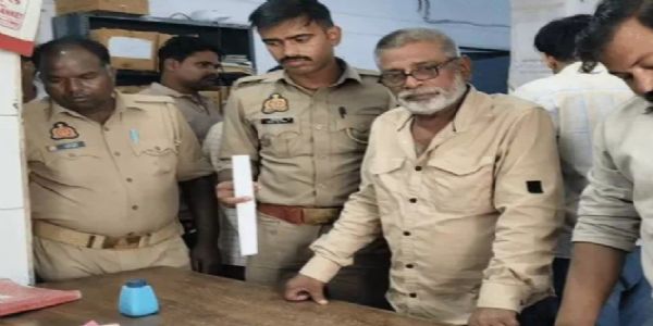 झांसी : हिस्ट्रीशीटर ने नाम बदलकर मंदिर में बना रखा था ठिकाना, पुलिस ने किया गिरफ्तार