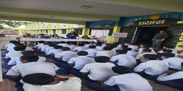प्रयास विद्यालय में यातायात एवं साइबर जागरूकता कार्यक्रम आयोजित, 300 विद्यार्थी हुए लाभान्वित