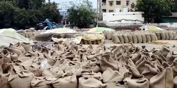 फतेहाबाद में बदला मौसम, हल्की बूंदाबांदी से बढ़ी ठंडक