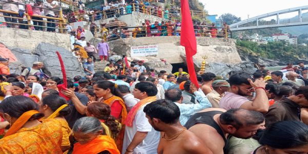 जिलेभर के सिद्धपीठों में नवरात्रि के पहले दिन उमड़े श्रद्धालु