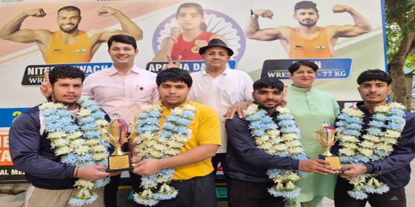 सोनीपत: भारोत्तोलकों के चार स्वर्ण पदक विजेता चैंपियन का स्वागत