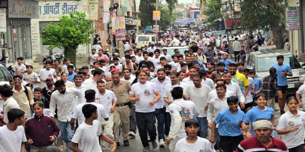 फतेहाबाद : नशे को ना, खेल को हां- युवाओं ने दौड़ लगाकर लिया नशामुक्त टोहाना का संकल्प