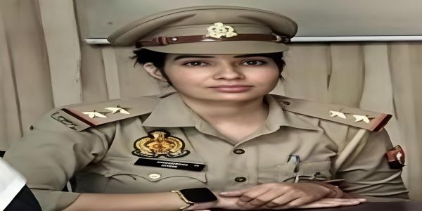 मुरादाबाद : बेटियों की ढाल बनीं शोहदों पर शिकंजा कसने वाली एसआई समीक्षा ठाकुर सम्मानित