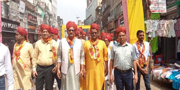 अग्रसेन जयंती पर निकली शोभायात्रा, महाराज के जयकारों से गूंजा नगर