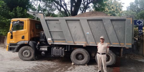 नूरपुर में अवैध खनन में तीन टिप्पर जब्त, 15 हजार जुर्माना