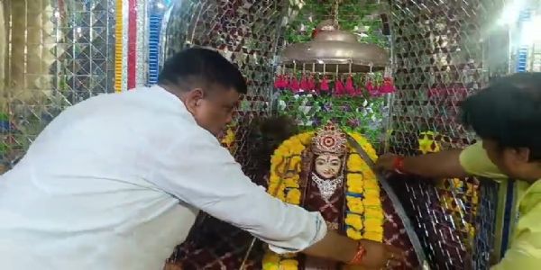 नवरात्र के पहले दिन करणी माता के दरबार पहुंचे वन मंत्री संजय शर्मा, देश-प्रदेश की खुशहाली की कामना