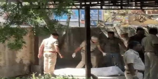 साइंस कॉलेज की पार्किंग में पेड़ से लटका मिला युवक का शव, इलाके में मचा हड़कंप