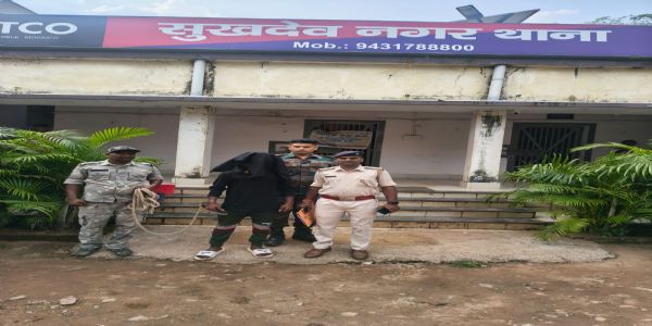 चोरी का आरोपित गिरफ्तार, लाखों का सामान बरामद