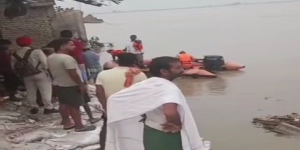 गंगा की तेज लहरों में समाए आशियाने, खरीक के छोटी अलालपुर में हाहाकार