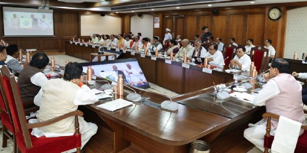 मुख्यमंत्री की अध्यक्षता में मंत्रालय में हुई मंत्रि-परिषद की बैठक मुख्यमंत्री की अध्यक्षता में मंत्रालय में हुई मंत्रि-परिषद की बैठक