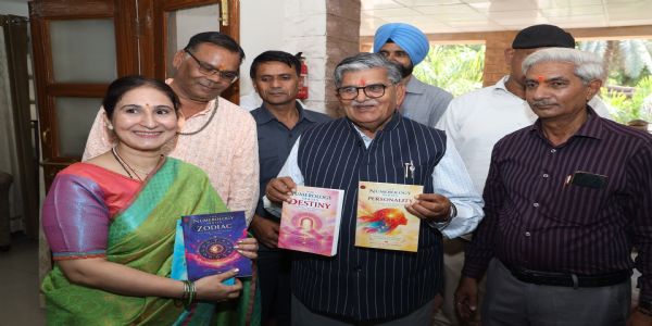 पंजाब के राज्यपाल ने अंक ज्योतिष की चार पुस्तकों का किया विमोचन