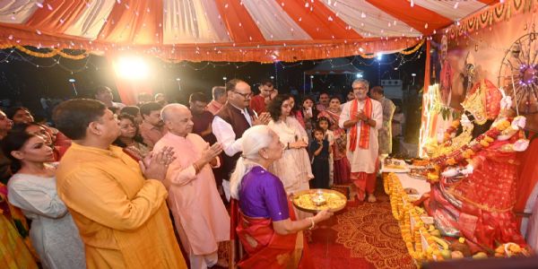 राज्यपाल आनंदीबेन पटेल ने जन भवन में नवरात्रि गरबा महोत्सव में मां दुर्गा की पूजा-अर्चना एवं आरती की