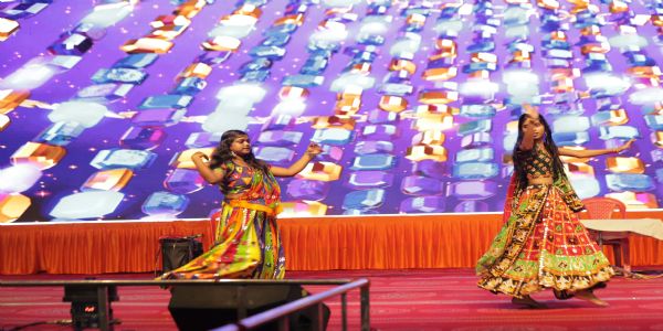 पीयू की सांस्कृतिक संध्या में सुर, ताल और नृत्य ने बांधा समां विद्यार्थियों की कलात्मक प्रतिभा को मंच देने का संकल्प: कुलपति