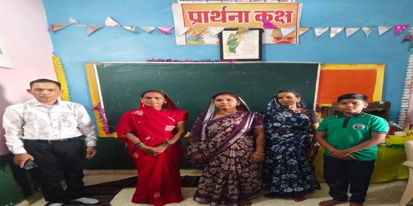 पालक चले स्कूल की ओर अभियान से मजबूत हो रहा विद्यालय और अभिभावकों का जुड़ाव